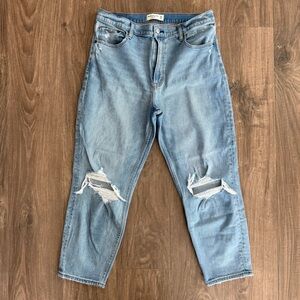 Abercrombie & Fitch High Rise Mom Jeans | Size 32